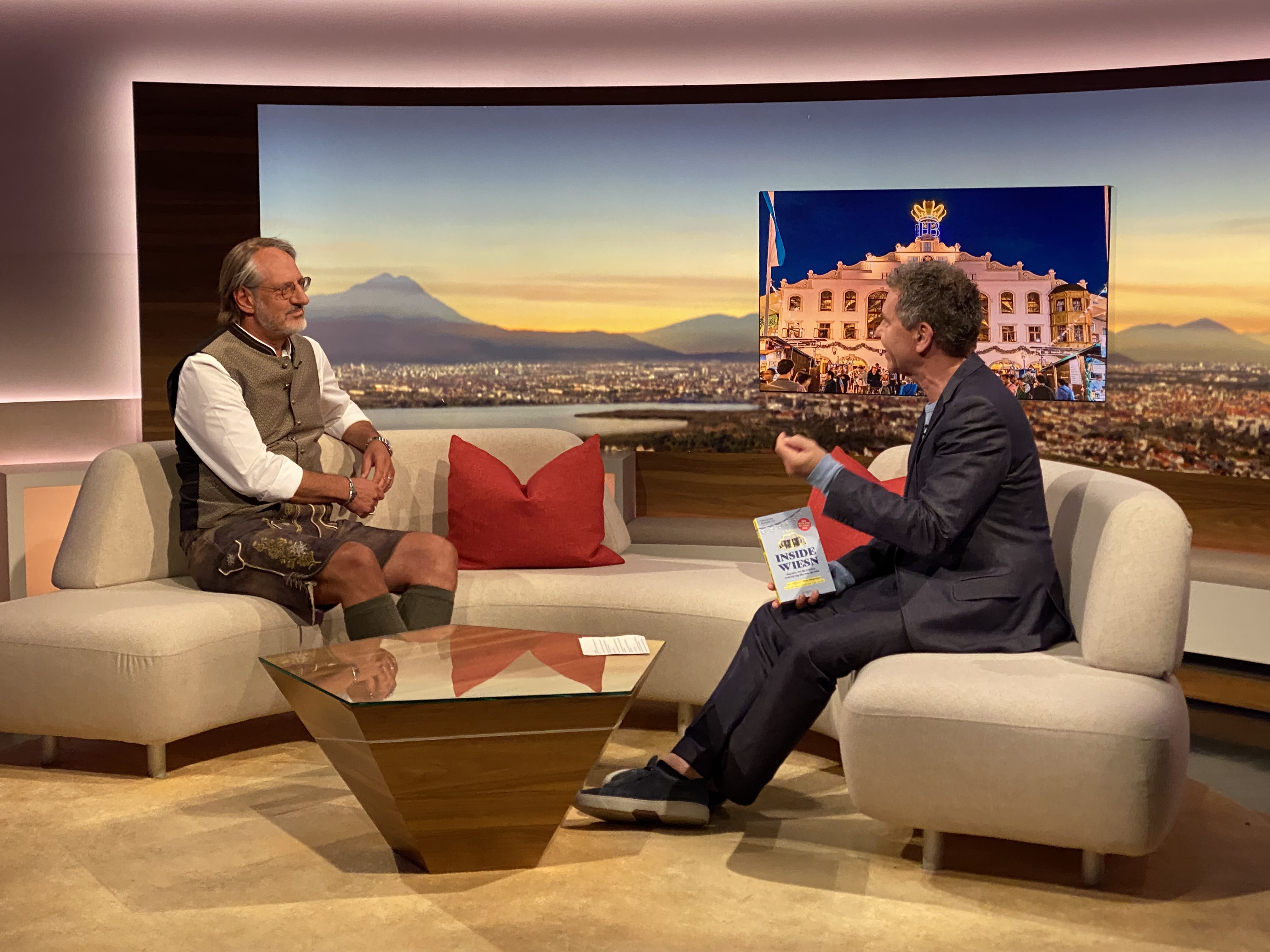 Christian Rupprecht mit INSIDE WIESN im Fernsehstudio